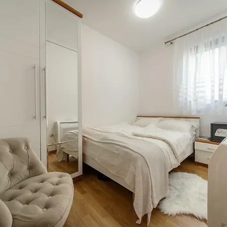 Happy Apartment *