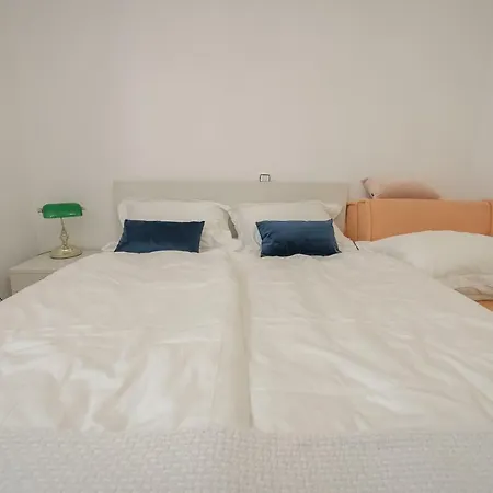 Apartment Happy